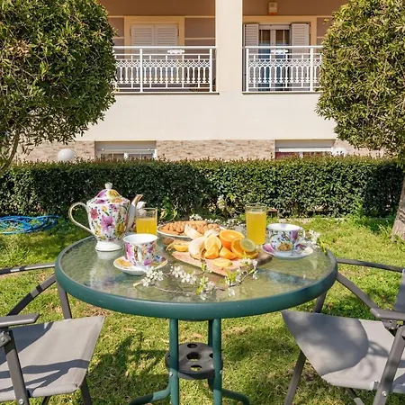 Eleni's Cozy In Tsilivi Apartament