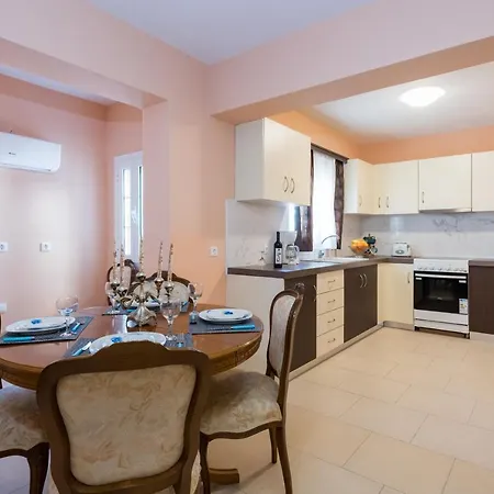 Eleni's Cozy In Tsilivi Apartment *