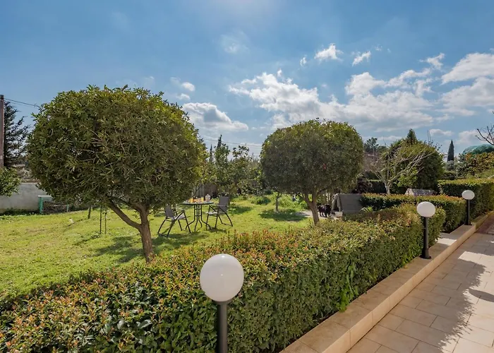 Lägenhet Eleni's Cozy In Tsilivi